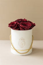 Carica l&#39;immagine nel visualizzatore di Gallery, The White Gold Collection - Roses Bordeaux
