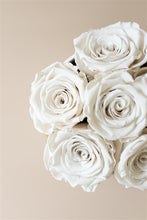 Carica l&#39;immagine nel visualizzatore di Gallery, The White Gold Collection - Roses White
