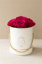 Carica l&#39;immagine nel visualizzatore di Gallery, The White Gold Collection - Roses Merlot
