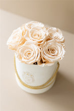 Carica l&#39;immagine nel visualizzatore di Gallery, The White Gold Collection - Roses Champagne
